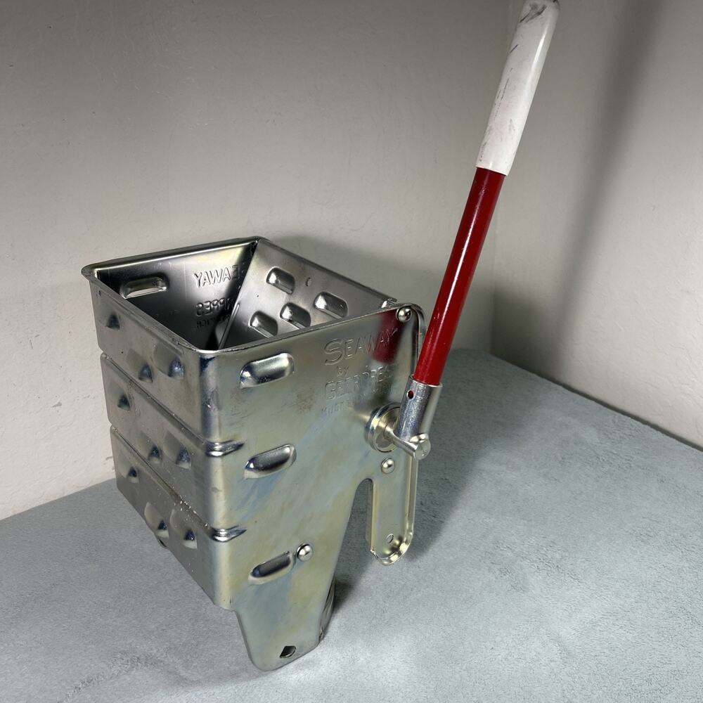 Geerpres Seaway Floor-Knight Downward Pressure Zinc Plated Metal Mop Wringer